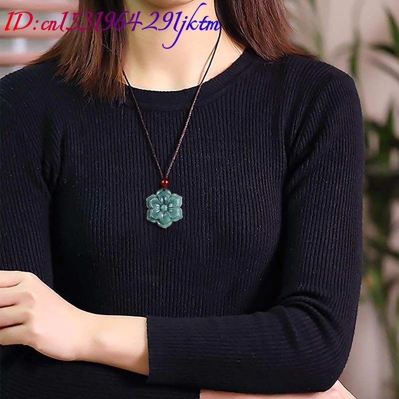 Burmesische Jadeit-Blumenanhän – Vintage Necklace Bewertung und Preis