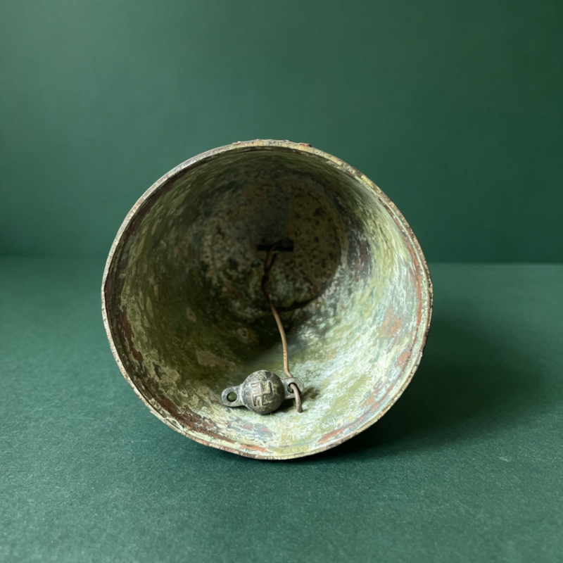 Antike Hängende Tempelglocke V – Vintage Collectible Bells Bewertung und Preis